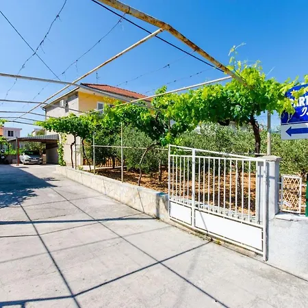 Ivana Apartamento *